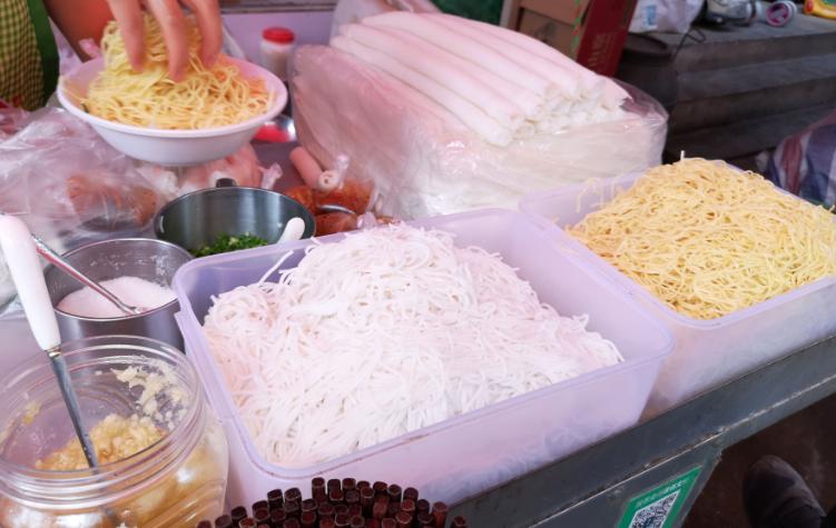 云南凉面路边摊最正宗,云南小摊凉面