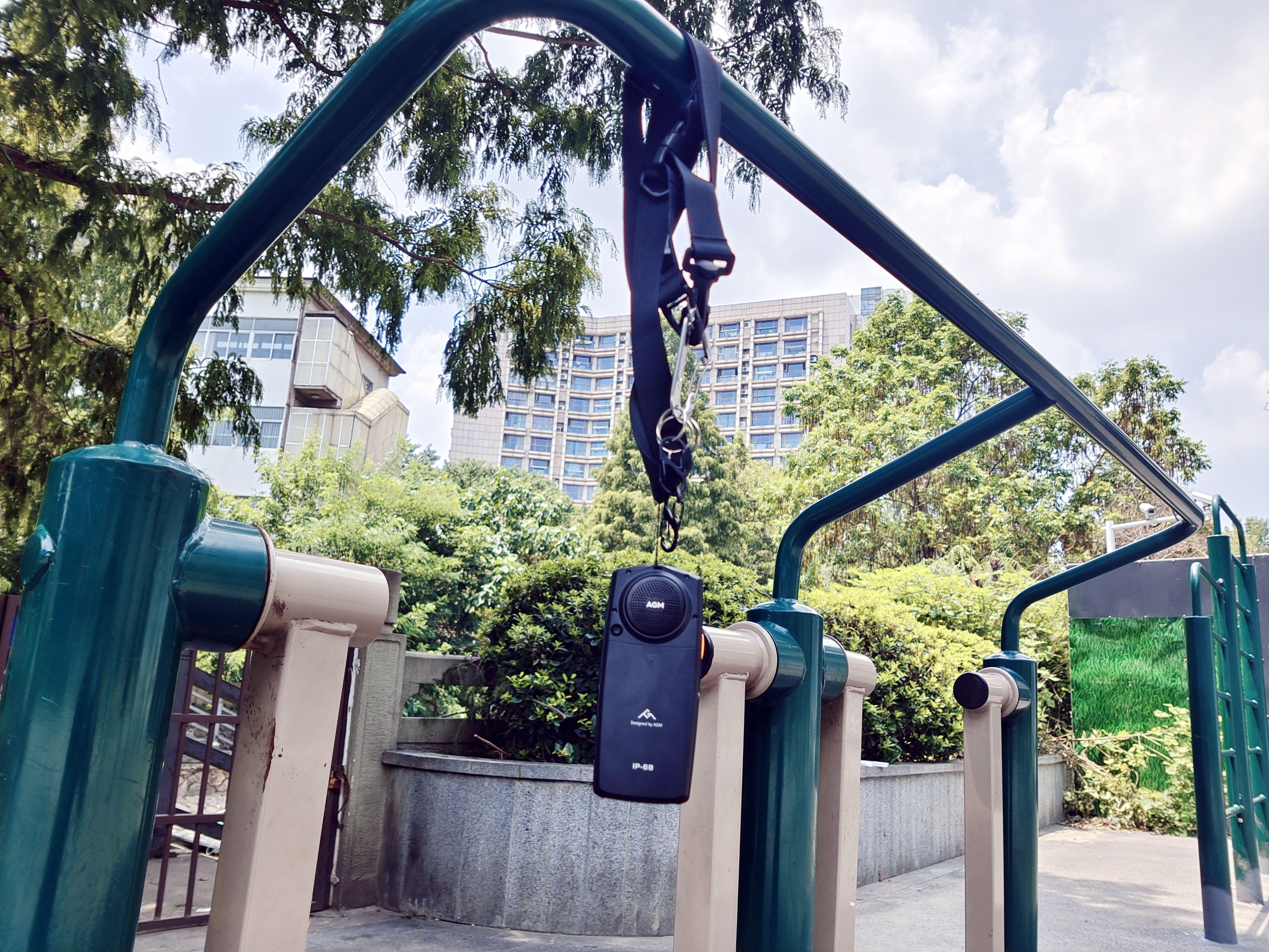 续航300小时，竟然还支持微信和抖音，AGMM7三防手机评测