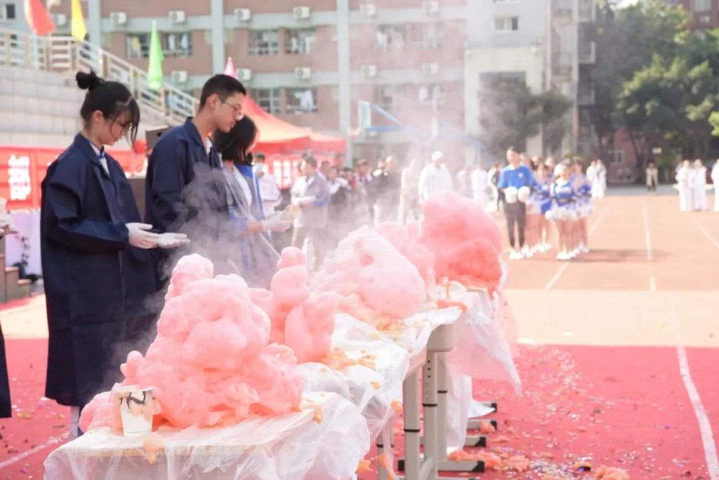 机器人在技能大赛上尬舞,世界机器人舞冠军挑战赛