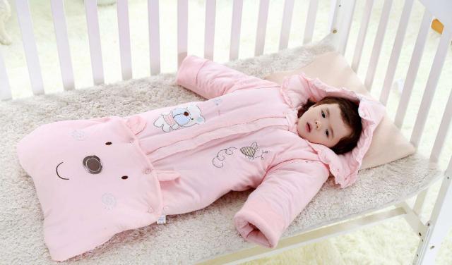 天冷了孩子踢被子,天冷了怎么防止小宝宝踢被子