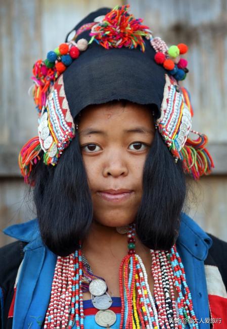 与中国人同源的跨境民族阿卡人:生活艰辛热情好客,劝酒功夫没丢