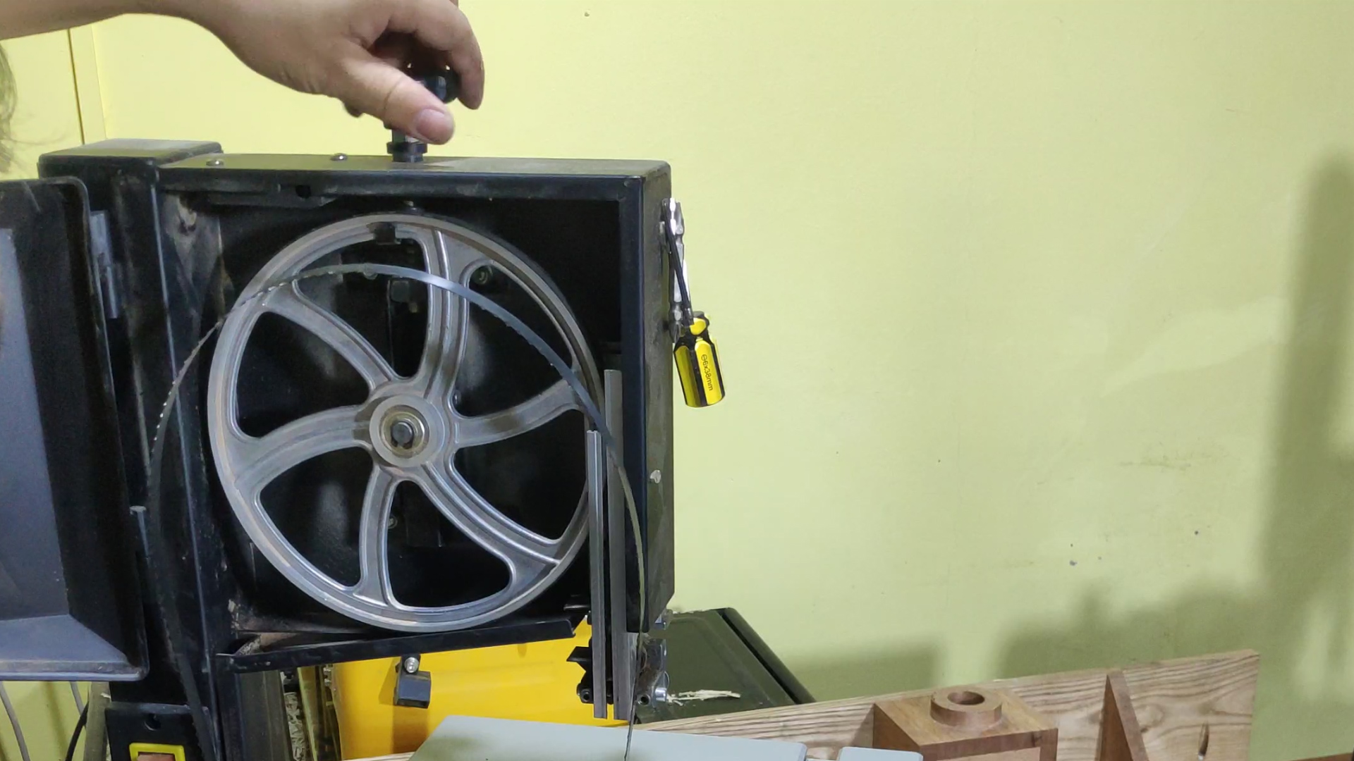 带锯使用注意事项,带锯的使用与维修