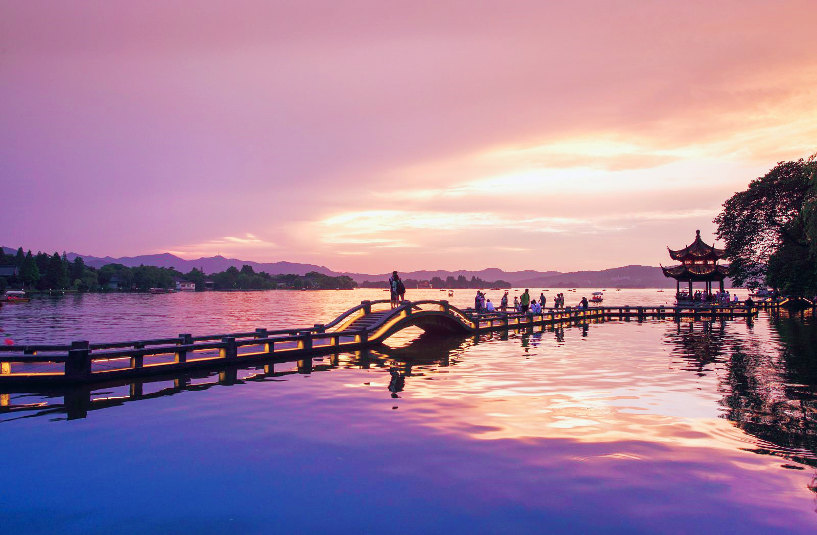 杭州比较古香古色的步行街,杭州夜里步行街哪里的最值得去