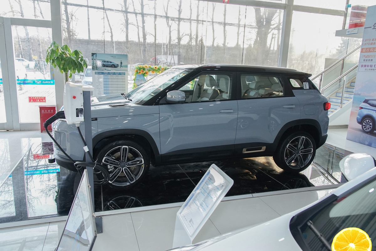 吉利小路虎2020,吉利小路虎红色