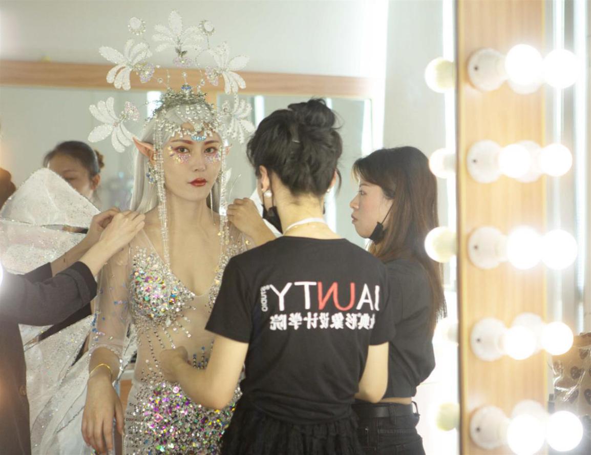 “浮生若梦，只争朝夕”第28届妆典学员作品发布会圆满落幕