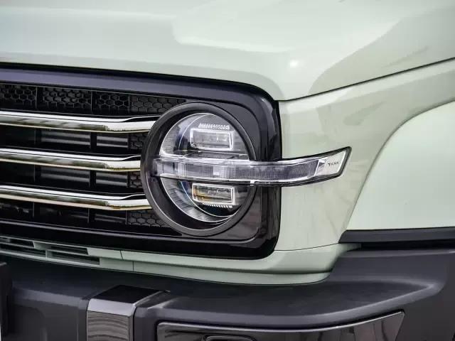 坦克300推赛博朋克版，预售30.8万元，长城真有点“飘”了