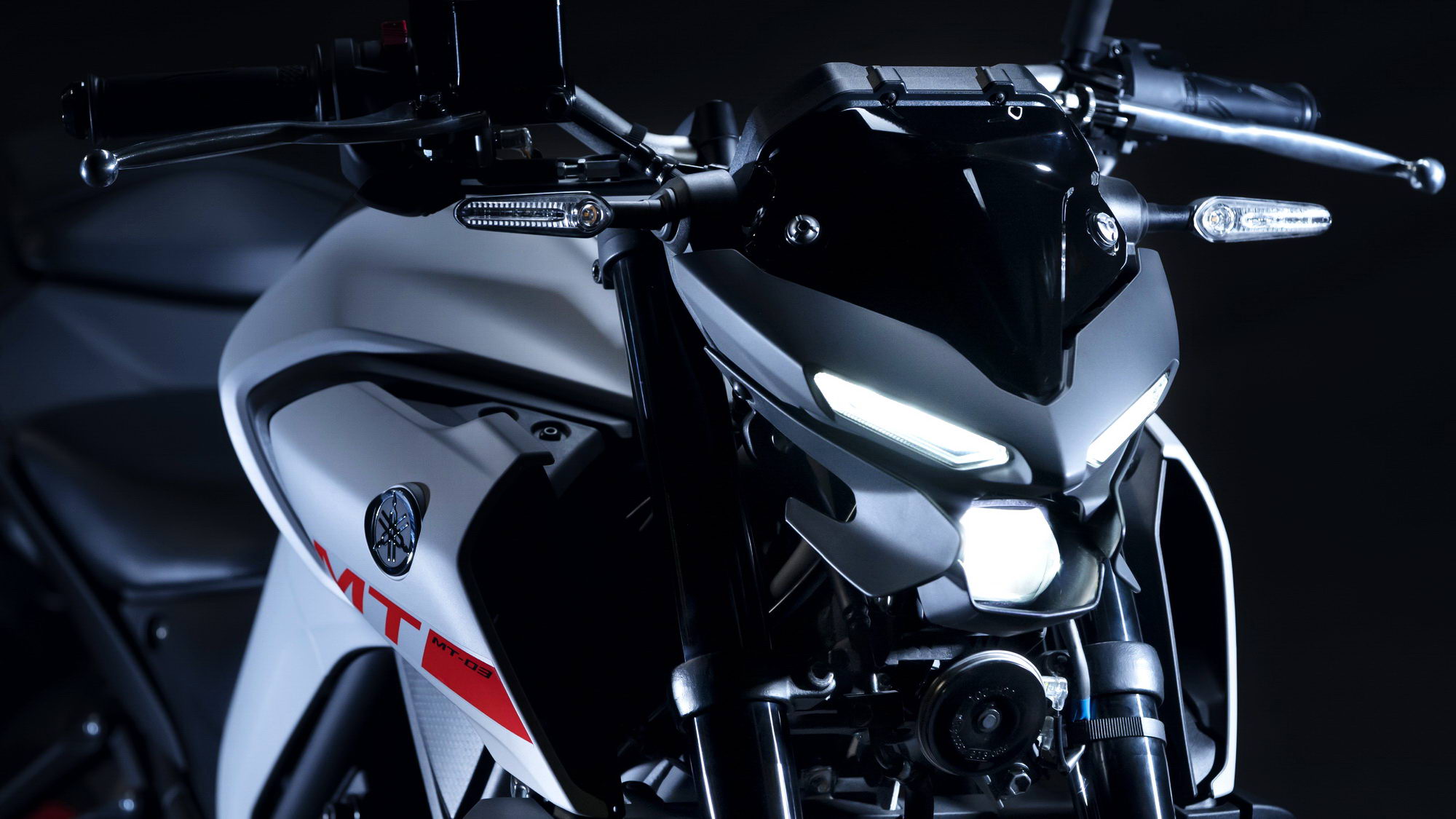 鍗辨満涔嬩笅鐨勫湴鐙变笌澶╁爞,鍗辨満涔嬩笅