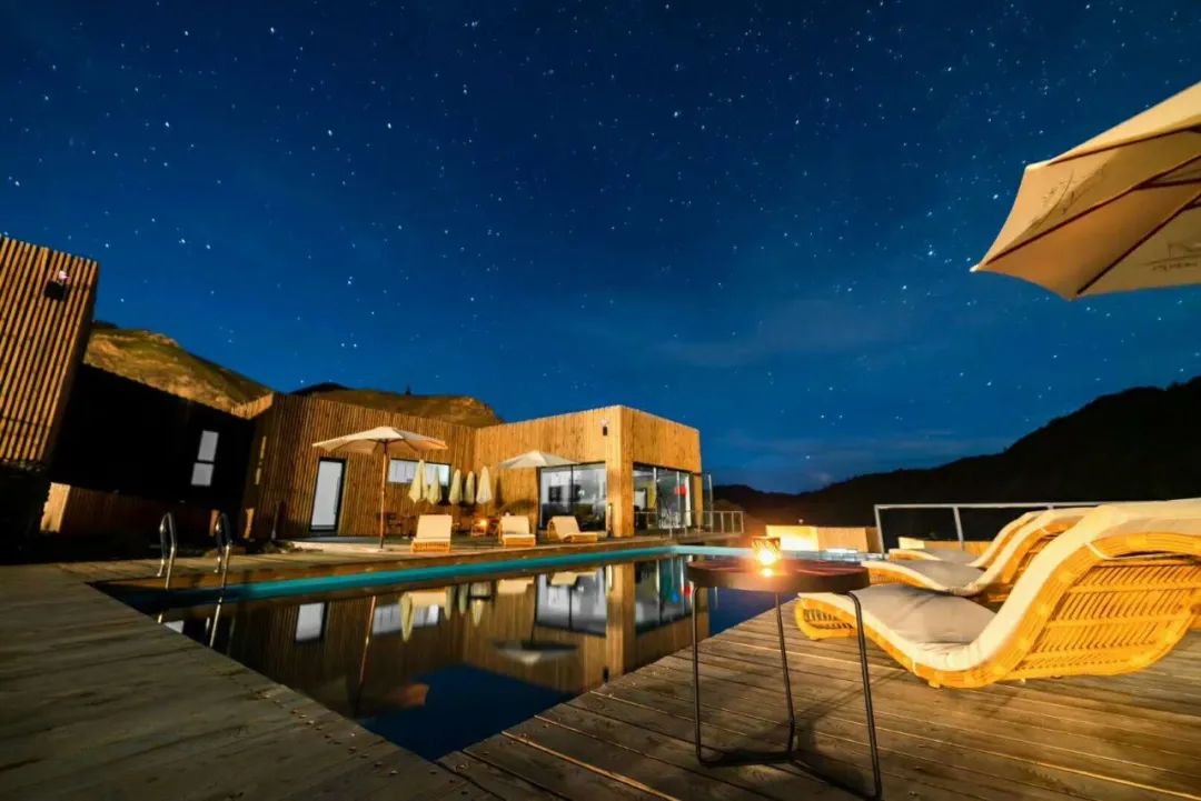 霸气!提前2月预定,仅15间客房,*疆新**这个酒店,够野还够奢