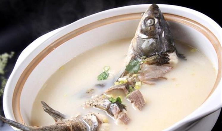 鲫鱼汤怎么做鲜嫩又白,怎样熬出的鲫鱼汤鲜嫩多汁
