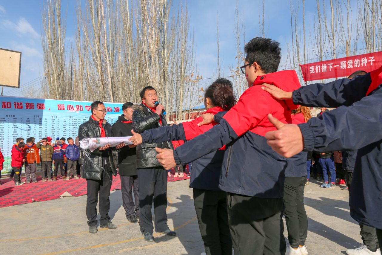 令人感动！联赛激战正酣这两名*疆新**球员却在默默做这件事