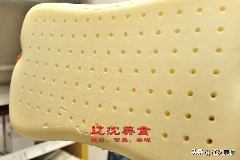 在设计家居的路上一直坚持,在厨房用餐设计