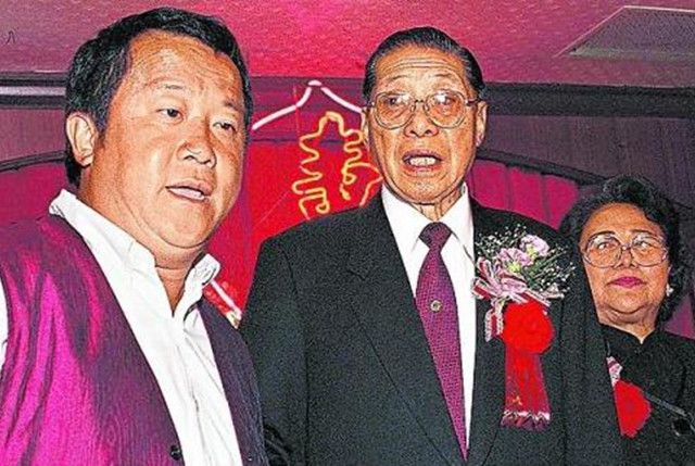 “戏中揩油，钟爱美女”，论占便宜，他曾志伟可比张翰有经验