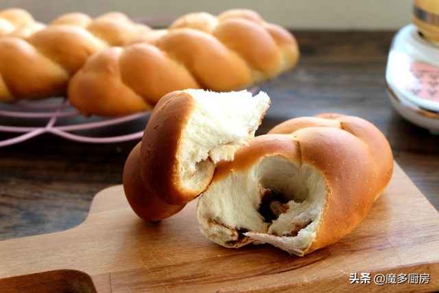 新手做面包用手揉面哪种方法简单,如何揉面发酵做面包