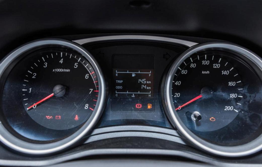 五菱宏光经典款国六1.5,五菱宏光经典款国六1.5测评