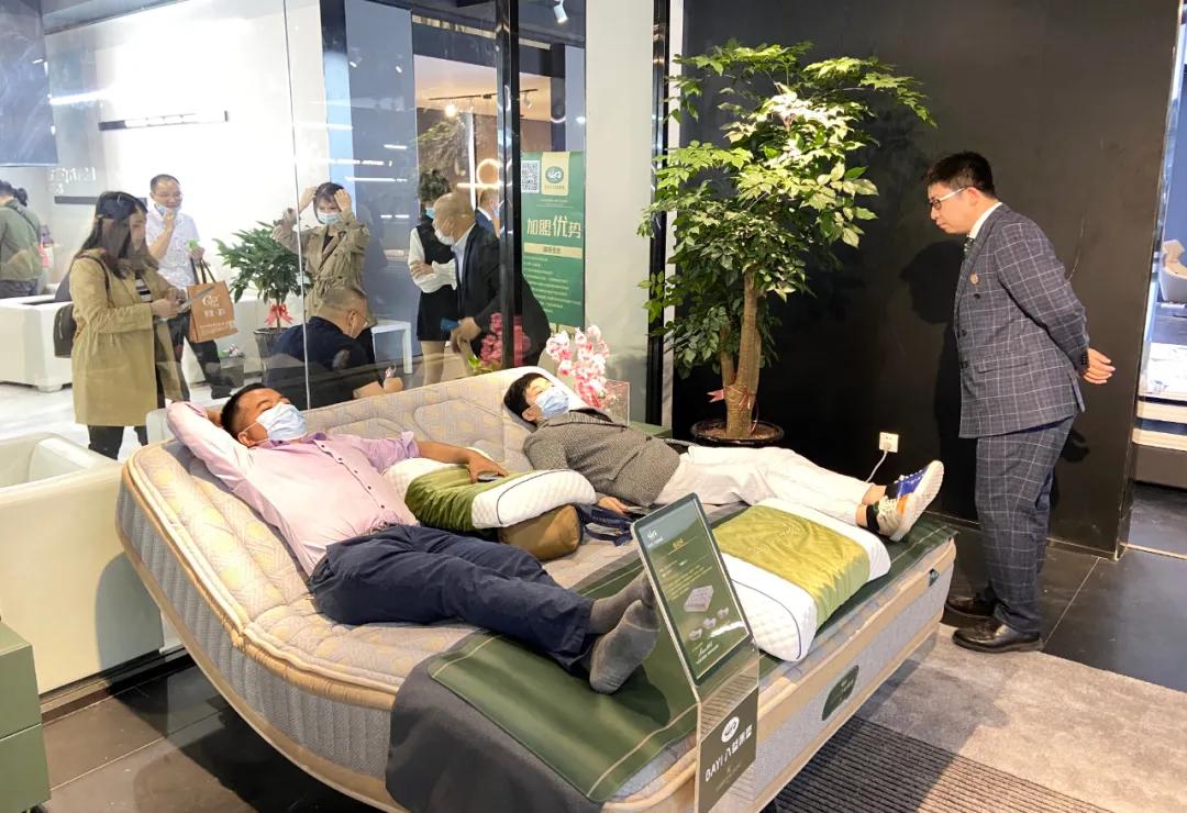 皇玛康之家床垫花好月圆,第50届国际名家具展