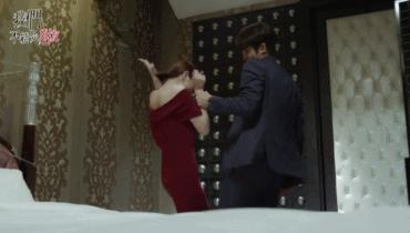 迪丽热巴直播遭男粉骚扰,迪丽热巴遭男子骚扰