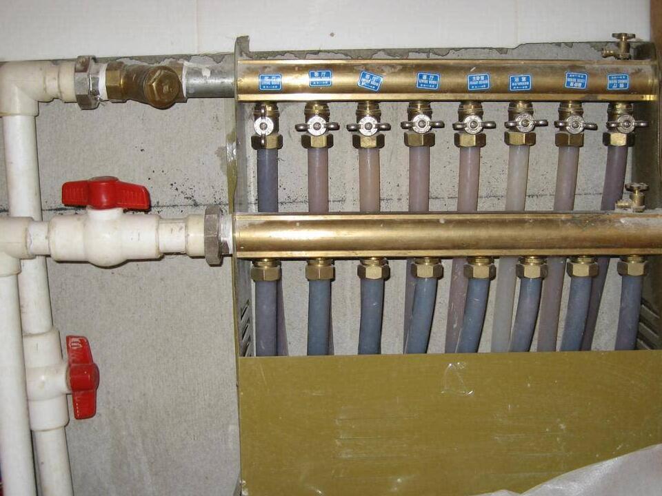 楼房地暖不热自己加循环泵可以吗,地暖回水压力小会导致地暖不热吗