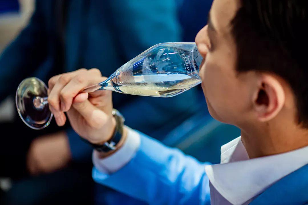 广州西装定制店推荐,珠江西服定制店