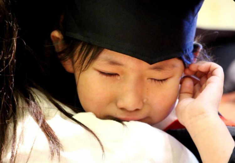 9岁小孩为什么妈妈一走孩子就哭,妈妈一走宝宝就哭闹怎么办