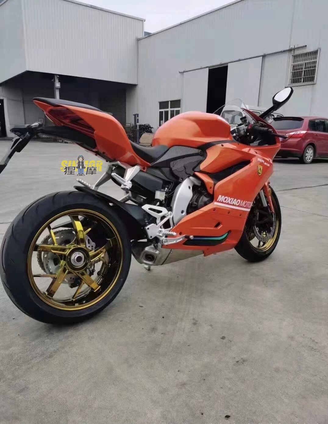 杜卡迪摩枭500rr与杜卡迪v4对比,摩枭500rr对比杜卡迪外观