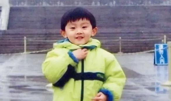 马嘉祺在快乐大本营唱快乐星球,马嘉祺被团队围唱什么是快乐星球