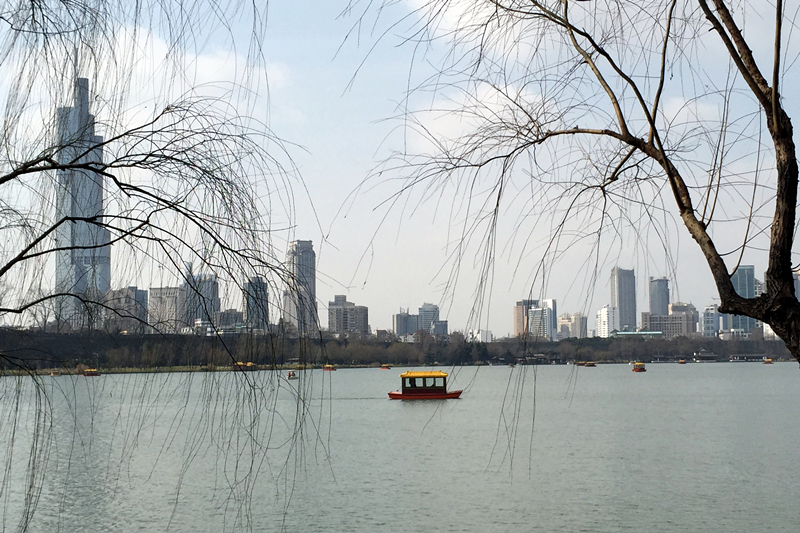 月下说金陵，晨起游南京