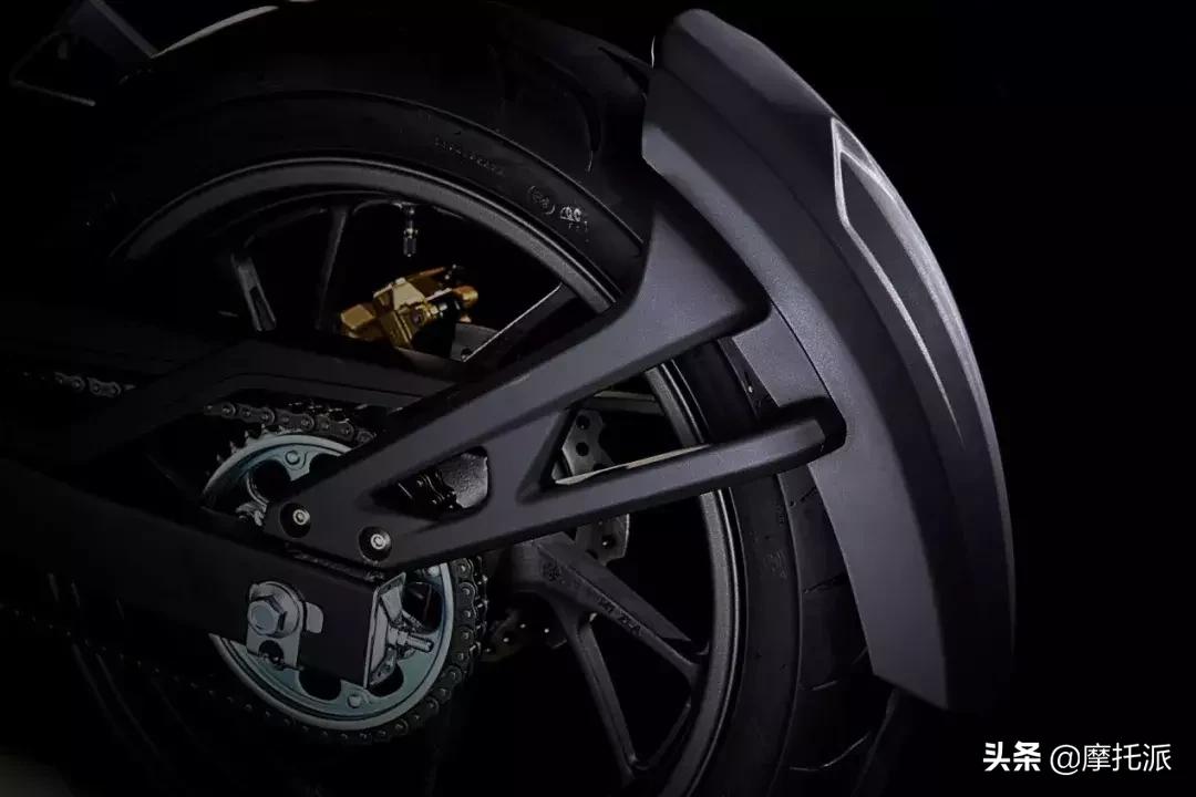 五羊本田猛鸷190最新款多少钱,新款五羊本田猛鸷cb190x白色