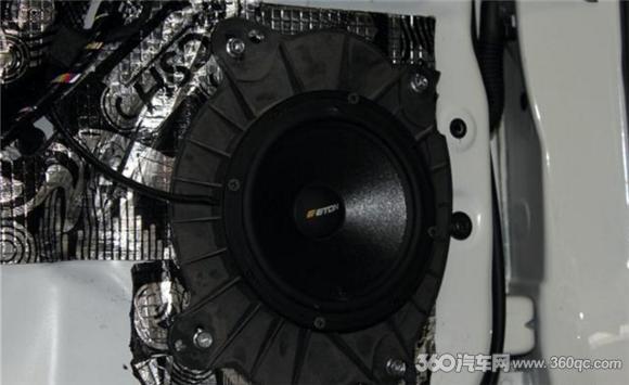 途乐中置两个喇叭安装,途乐中置可以装两个喇叭吗