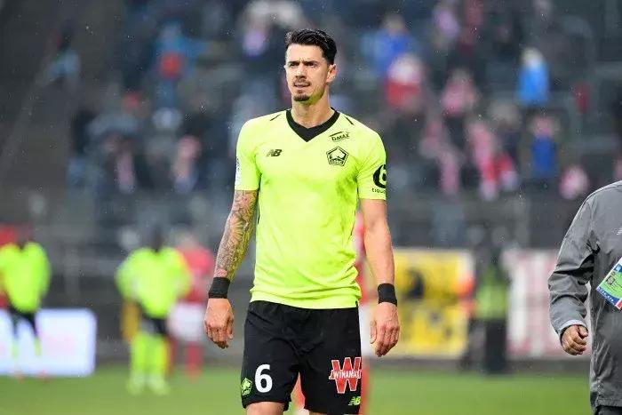 「连足追踪」丰政委辱骂边裁染红巴克曼缺阵三个月终回归