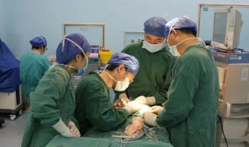 剖腹产颞枕部硬膜下出血,产妇吓得当场伤口崩裂大出血