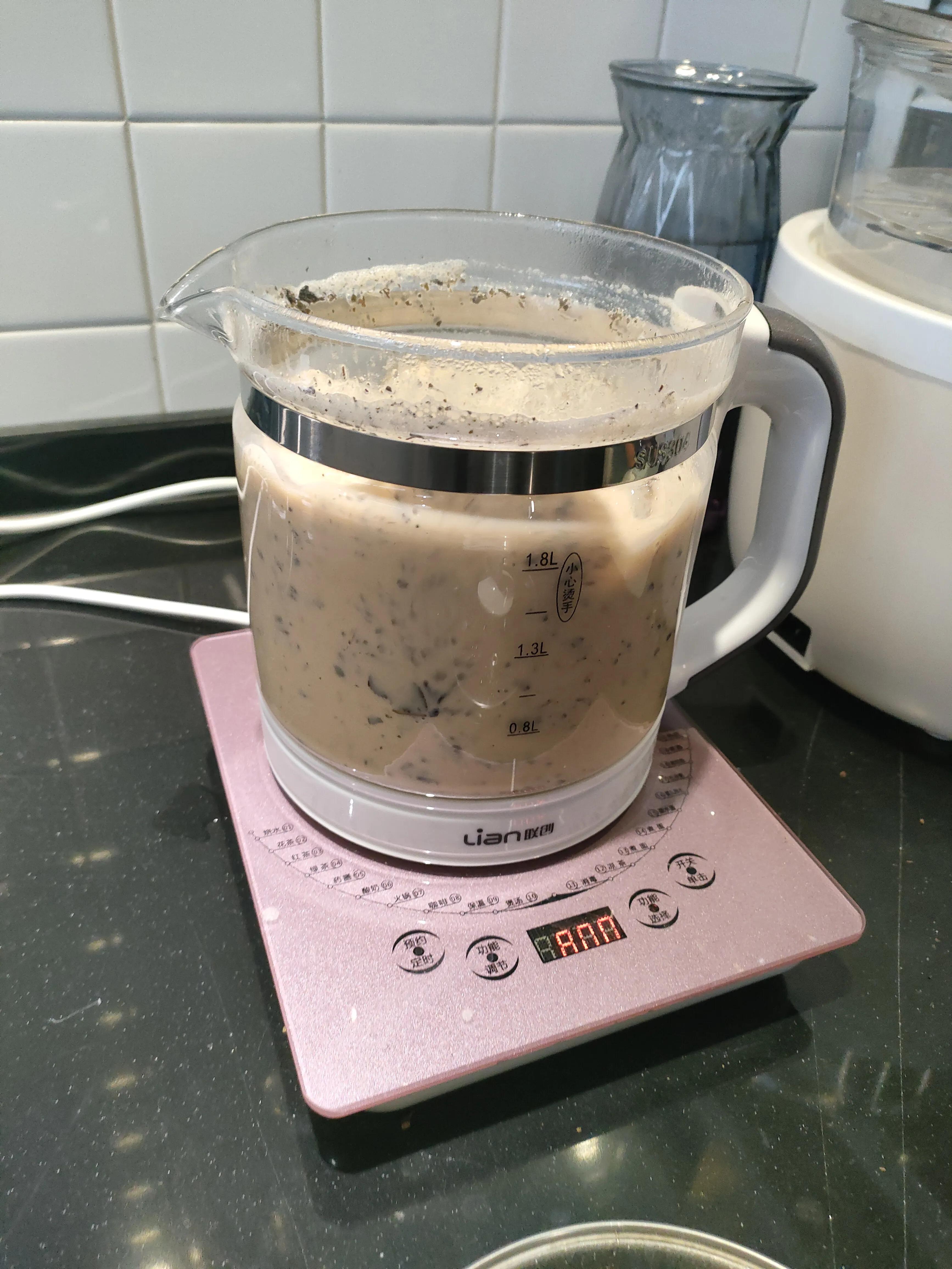 烤奶的做法自制奶茶,自制奶茶要不要加水