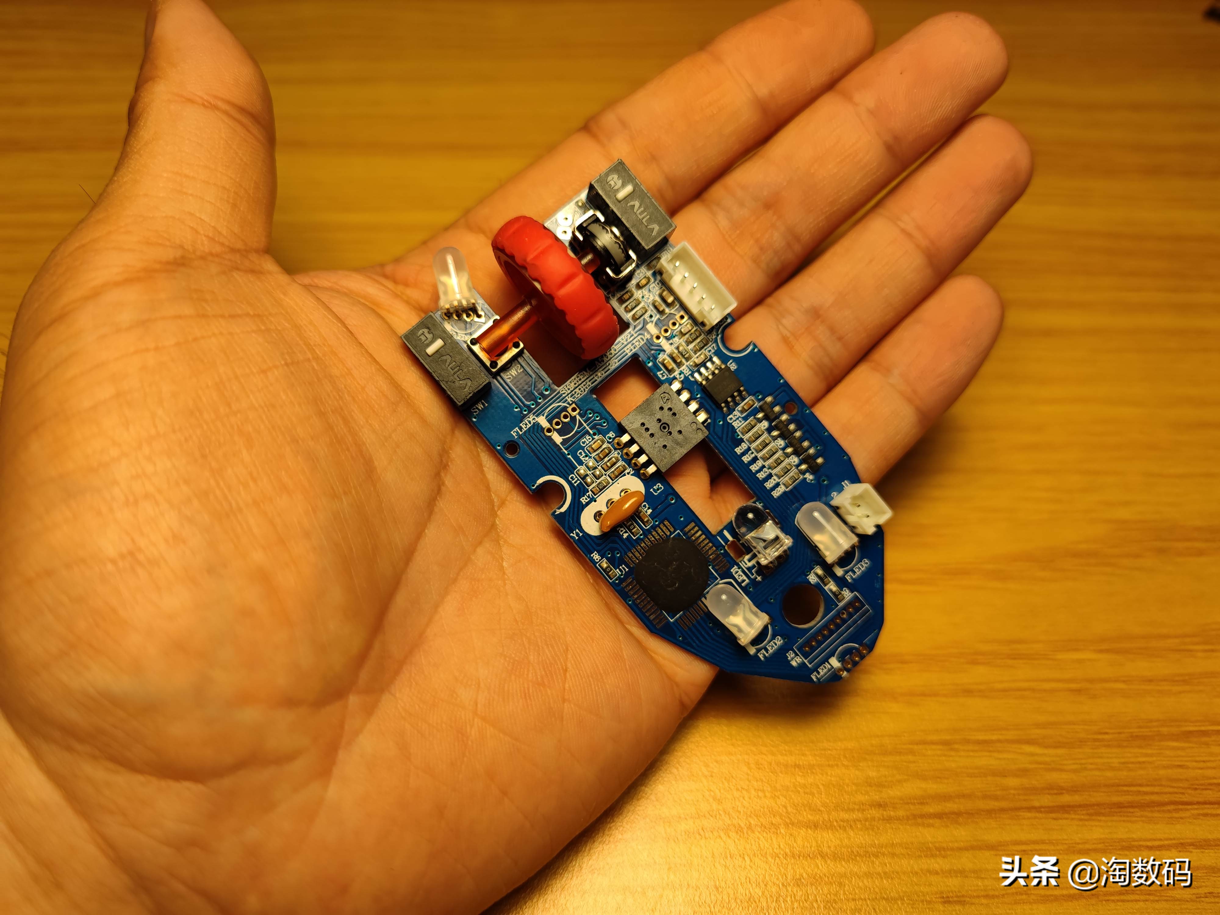 ¥9.9原封库存洋垃圾:AULA暗黑魔羯游戏鼠标开箱+拆解+除胶晒单