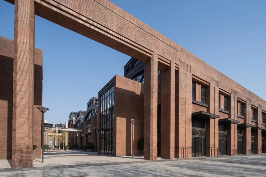 三重转换,天津天拖厂房改造/深圳华汇设计