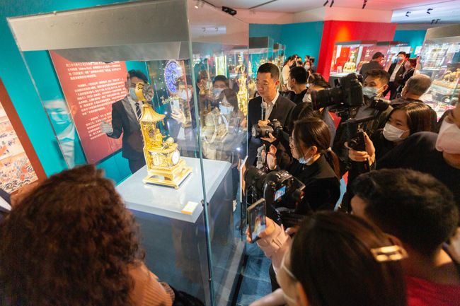 郎世宁画的后妃为什么长一样,郎世宁给乾隆和妃子画的油画肖像