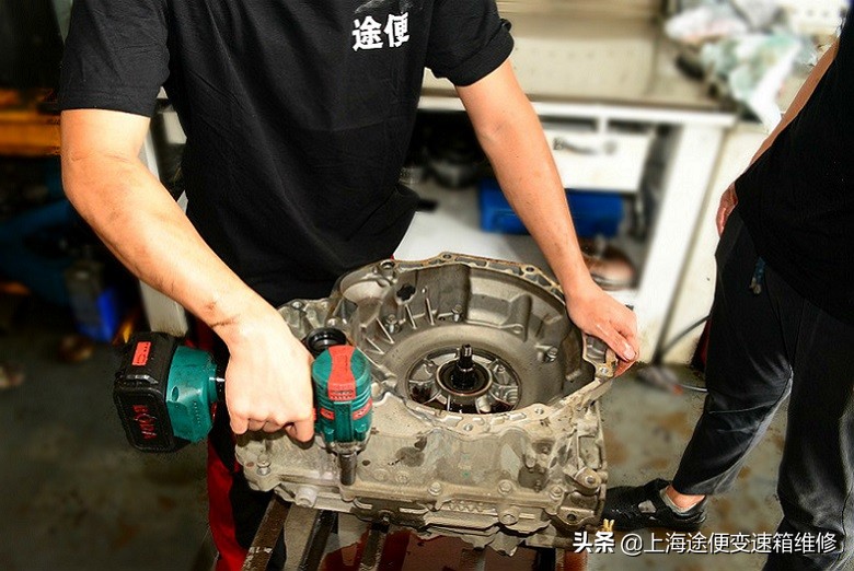 君威变速箱内部齿轮坏了怎么办,老君威车辆维修提示