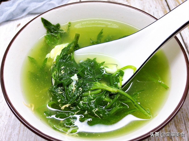 艾草煎鸡蛋汤在家10分钟就可以做,艾草煮鸡蛋汤做法和功效