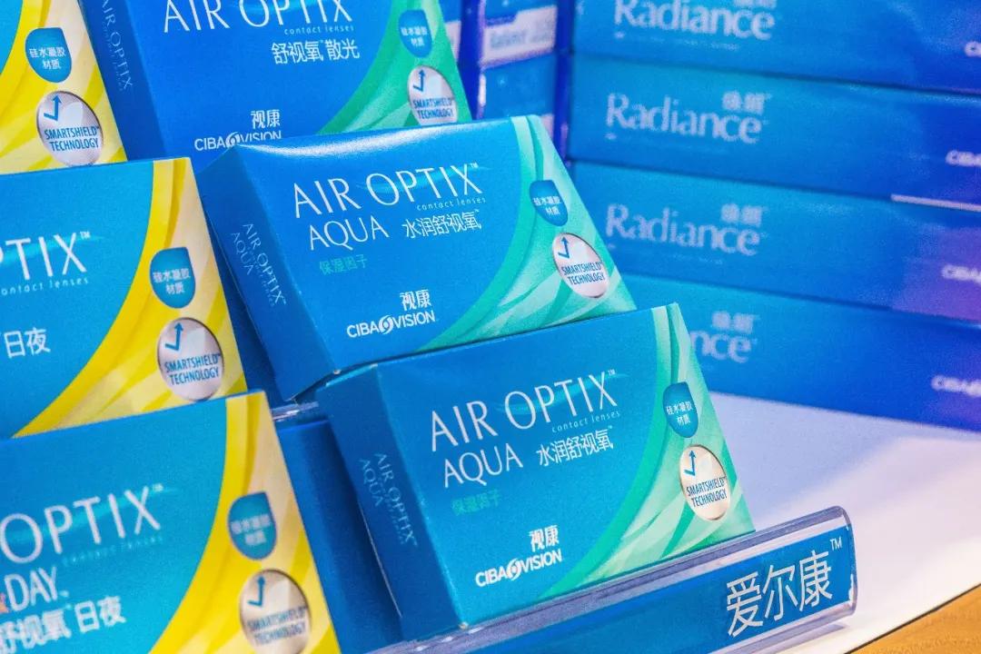 爱尔康水梯度好戴吗,爱尔康水梯度是硅水凝胶吗