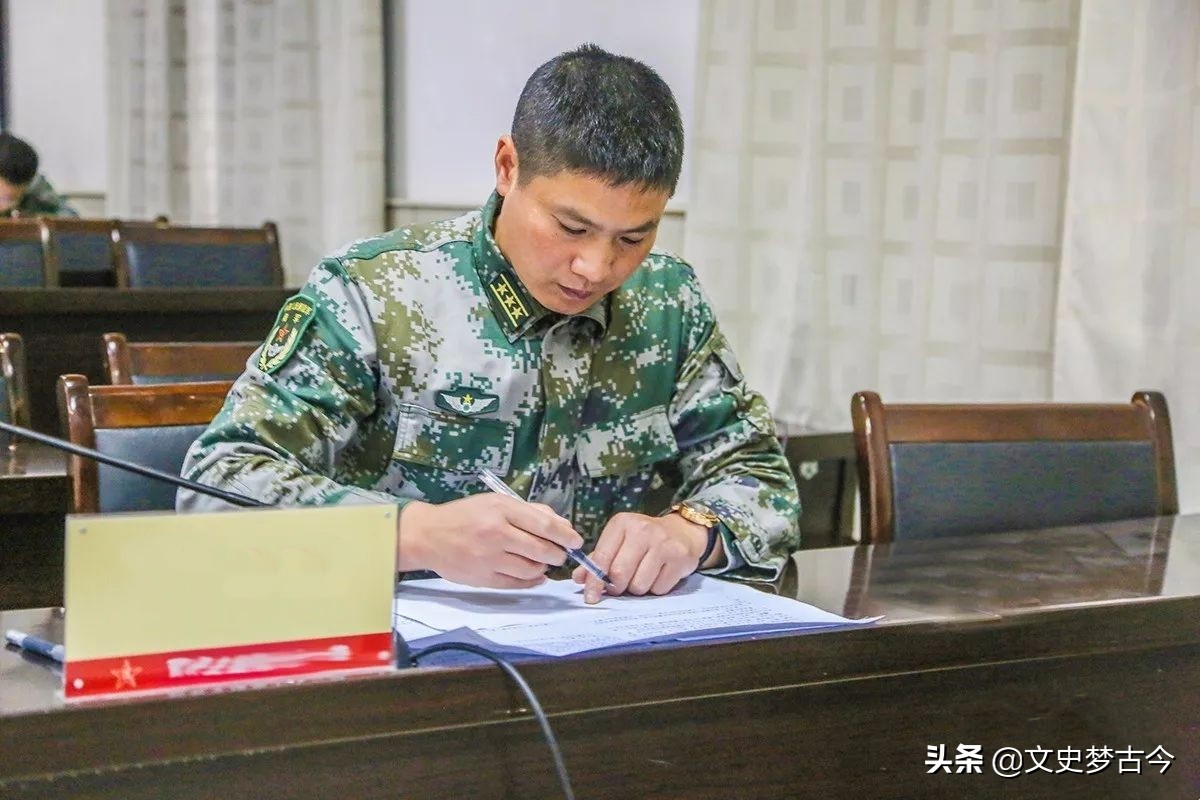 合成旅副参谋长和营长哪个职位大,合成旅副旅长什么级别