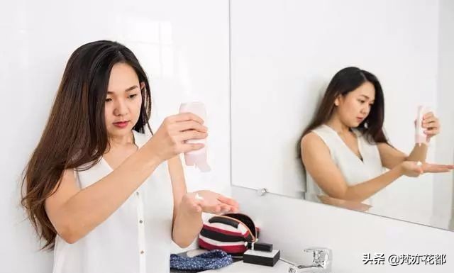 化妆后长痘痘怎么消除,长痘怎么化妆