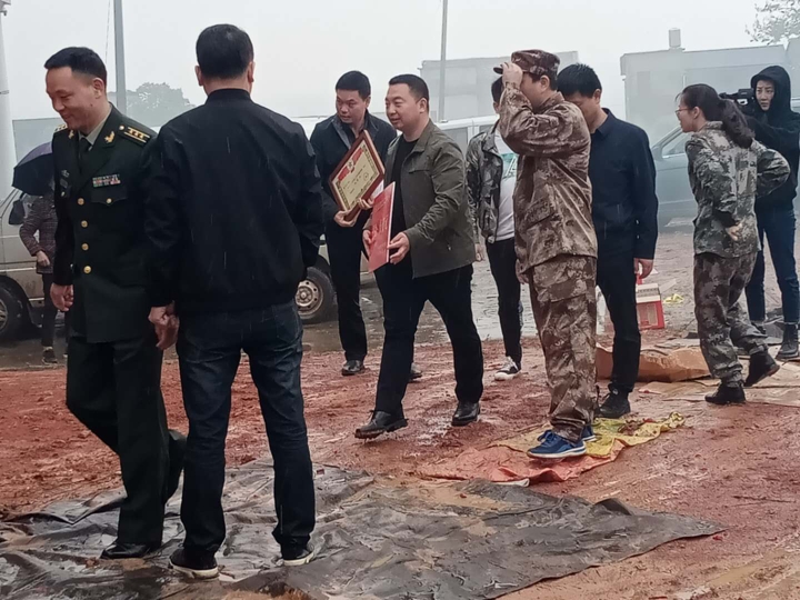 精忠报国退伍军人,精忠报国退伍老兵