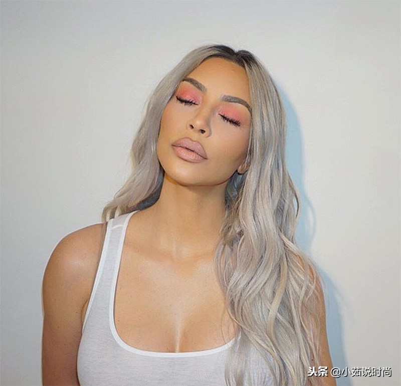 金卡戴珊化妆穿衣,金卡戴珊蒙面化妆