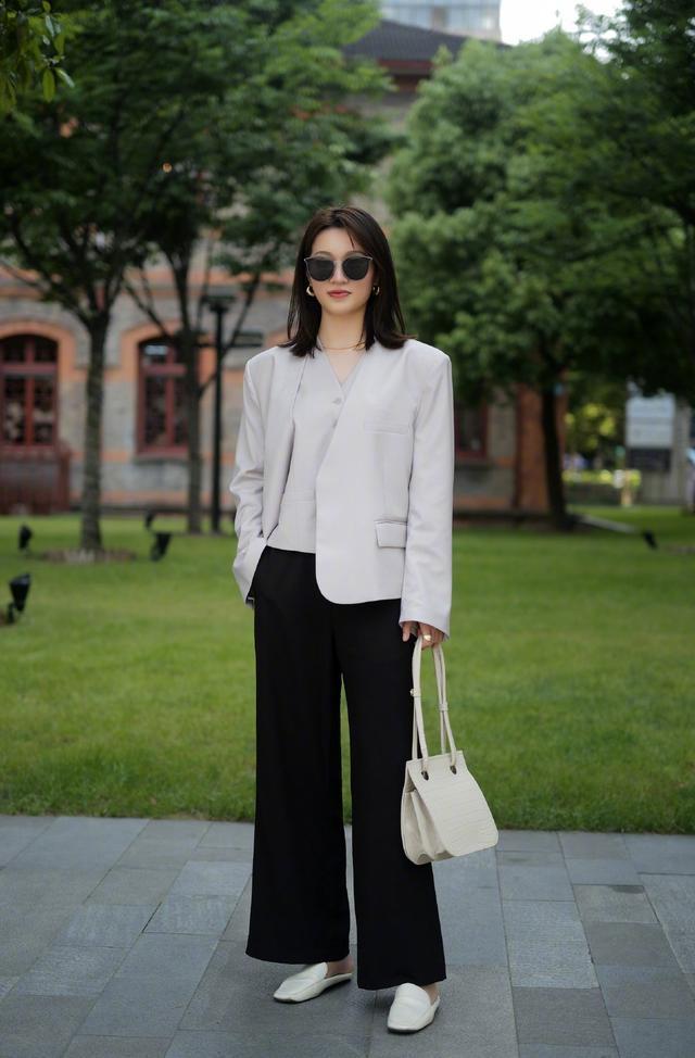 想知道单里西装有何魅力吗?那就来这里看看吧,保证让你学有所成