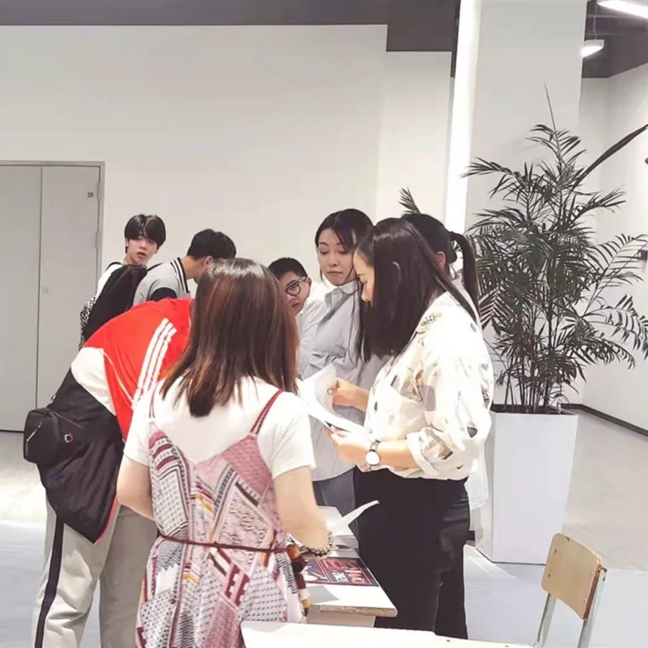 上海高藤致远创新学校社团招新现场:有趣的人,终会相遇