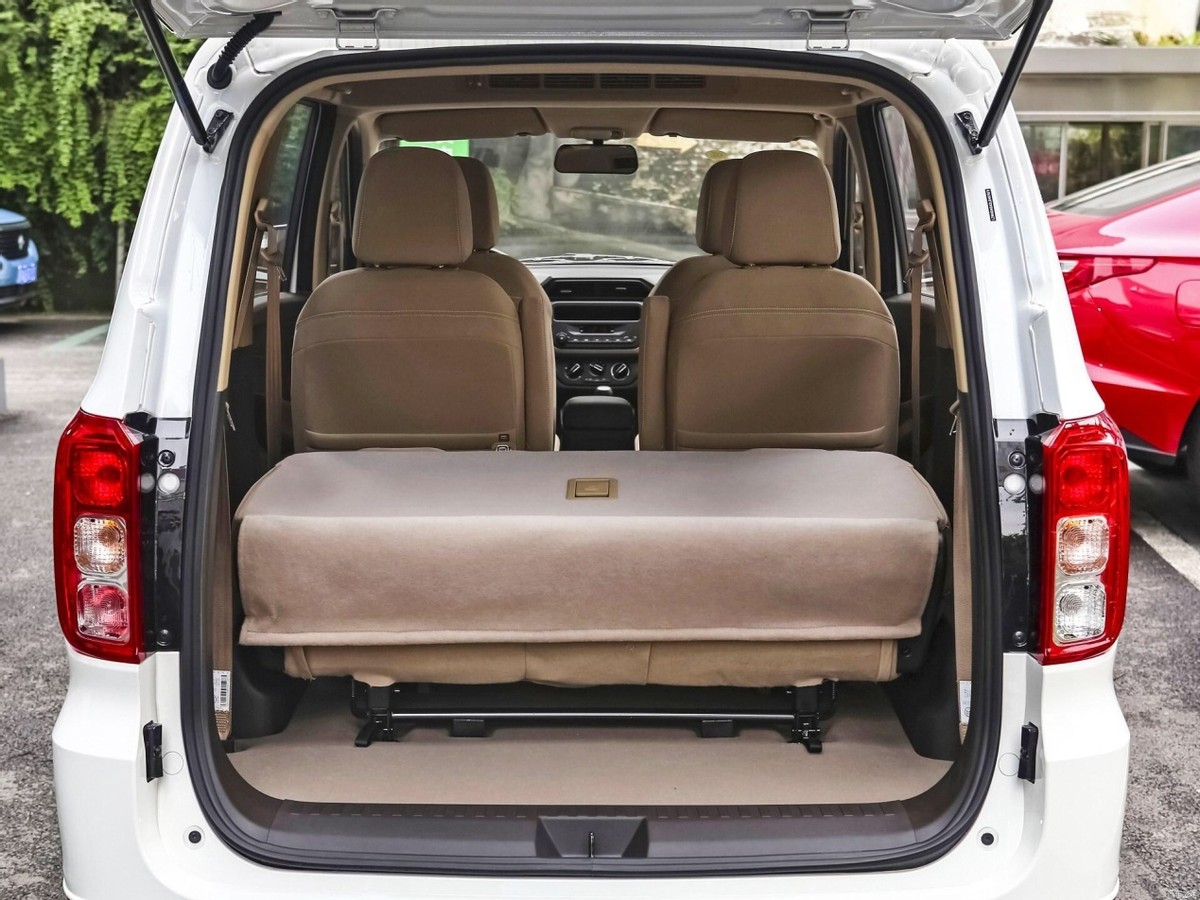 五菱宏光s神车,能拉5吨的五菱宏光