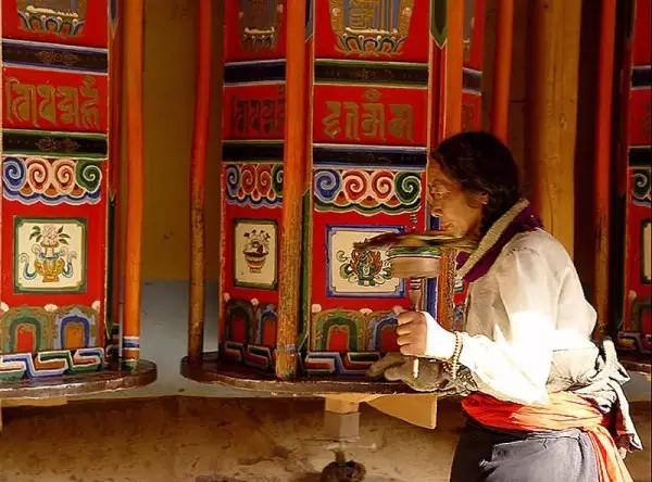 转经筒音乐完整,转经筒上的梵音