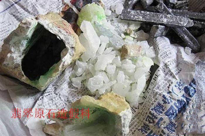 直播挖翡翠原石真假,怎么判断翡翠蛋面的真假