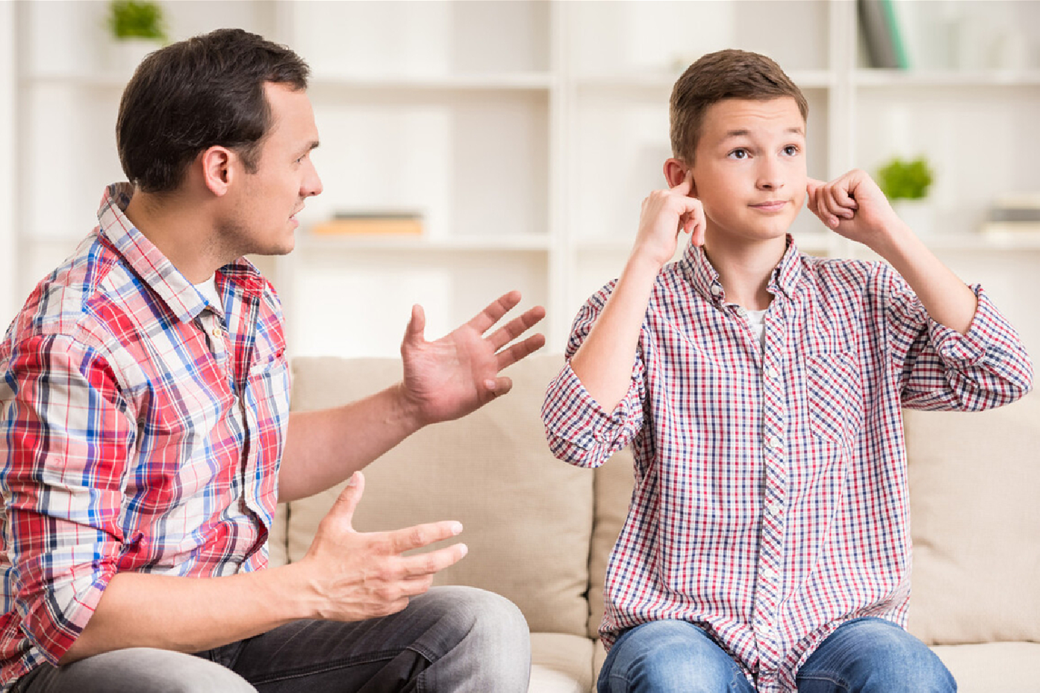 他关上房门，一关就是三年，拒绝与我沟通：青春期孩子就像一头虎