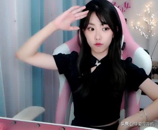 从杀马特“女仆”少女，到斗鱼一姐，她的手段太高明