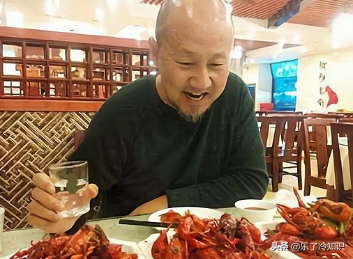 61岁腾格尔旧照认不出,腾格尔帅气图片