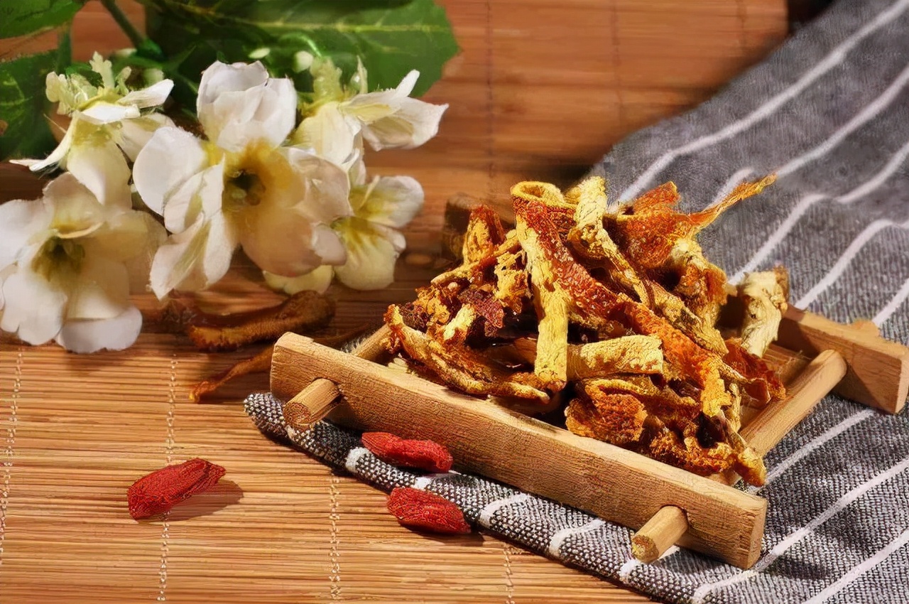 脾胃虚还有慢性胃炎吃什么中成药,胃酸胃胀胃疼是胃炎还是脾胃虚